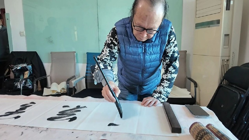 筆墨傳情潤德圣 翰墨飄香迎新春